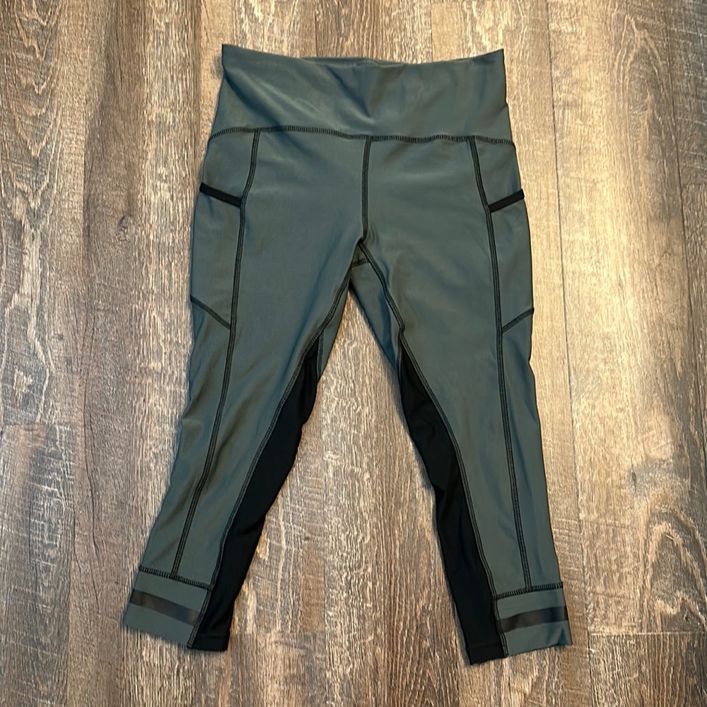 EUC RBX medium workout capri